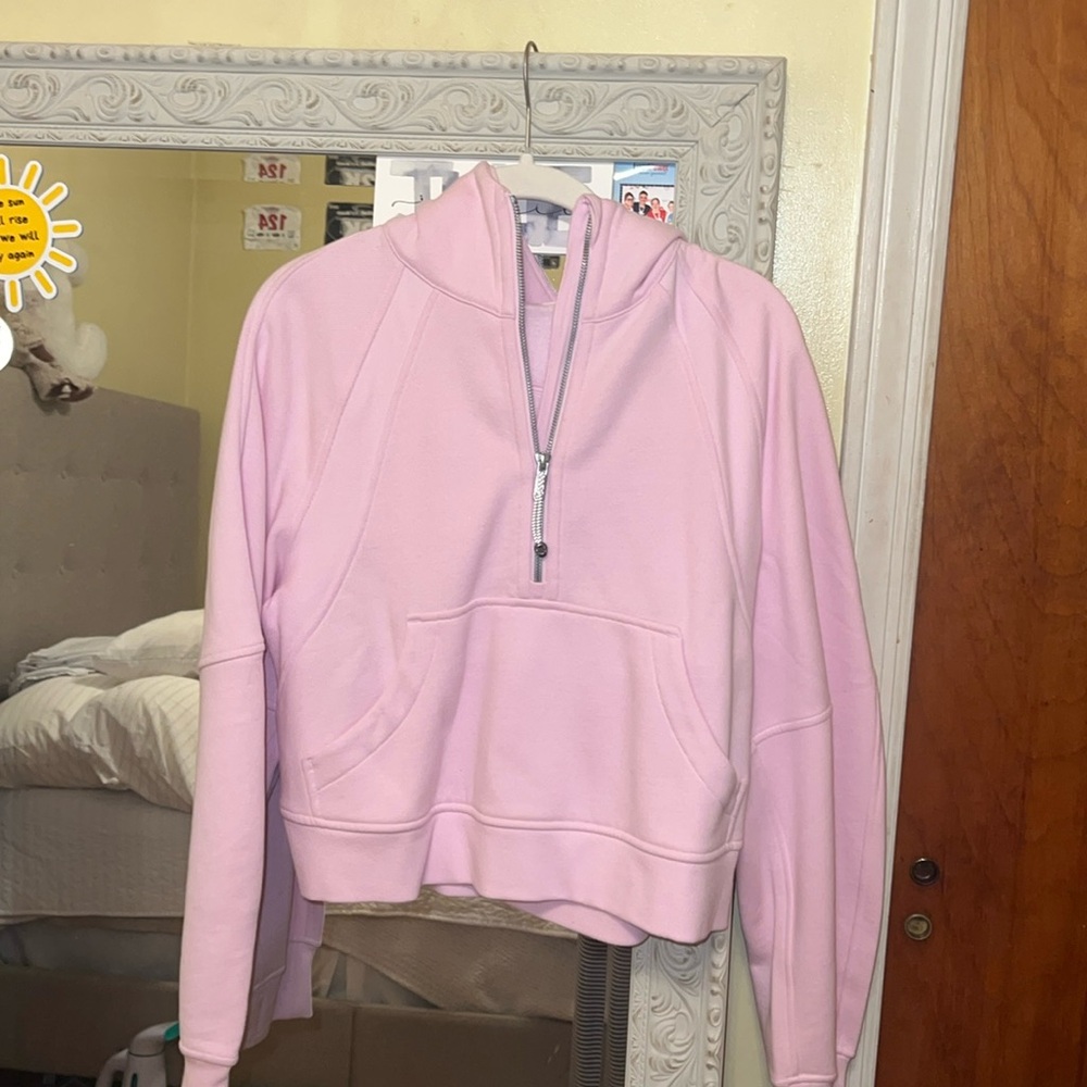 Lululemon Scuba 
Pink
Women’s Size Xsmall/small
